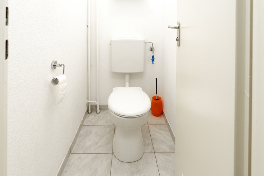 separates WC
