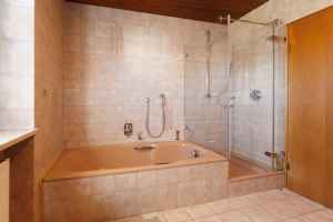 Badezimmer EG